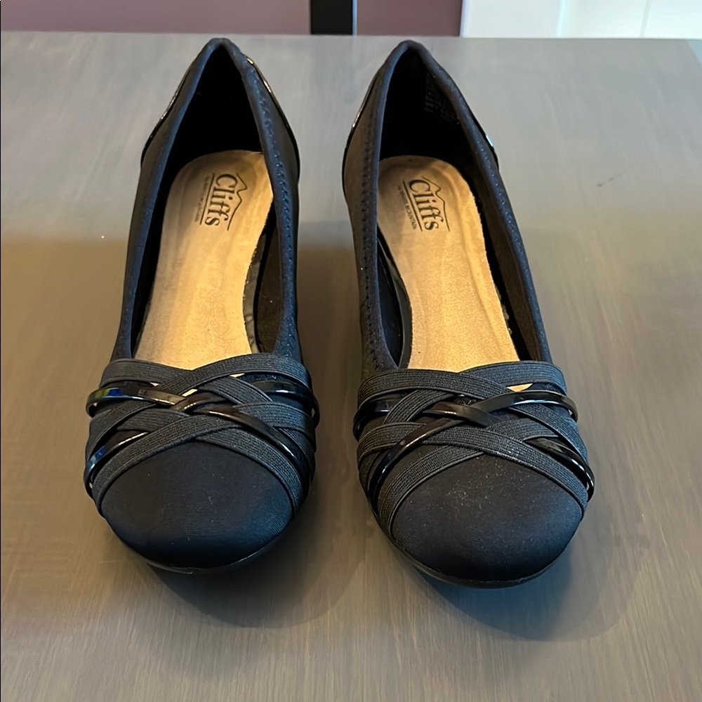 Black Shoes with Comfortable Fit and Stylish Design